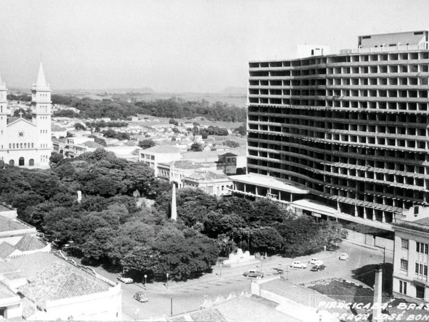 Roda de conversa “60 anos da queda do Comurba: história e relatos pessoais”